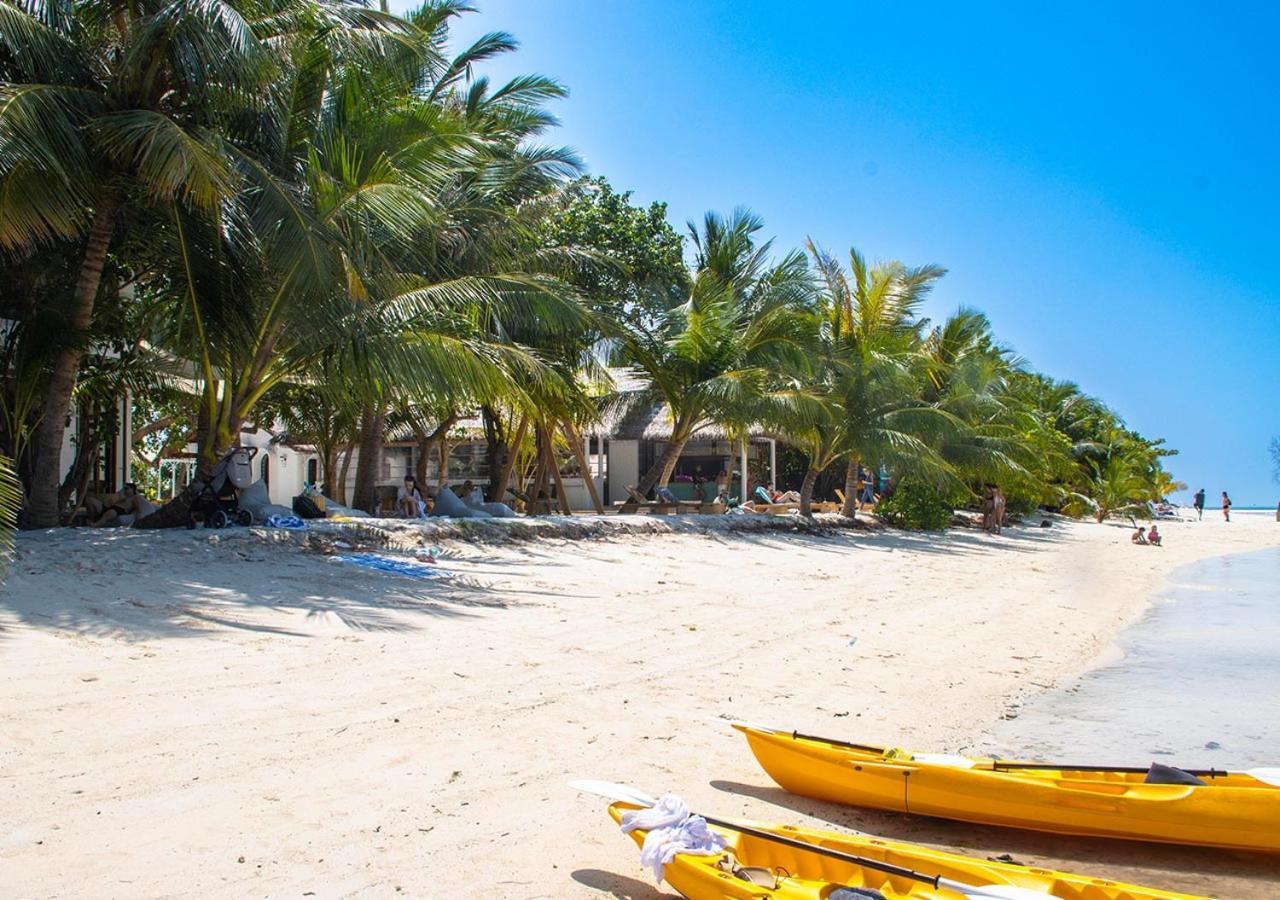 Stone Beach Club Dhiffushi Bagian luar foto