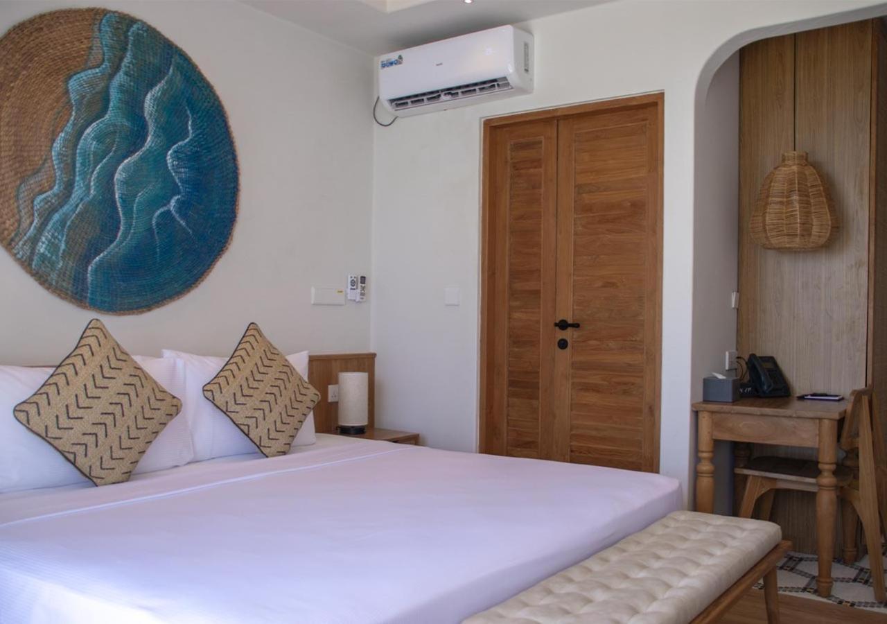 Stone Beach Club Dhiffushi Bagian luar foto