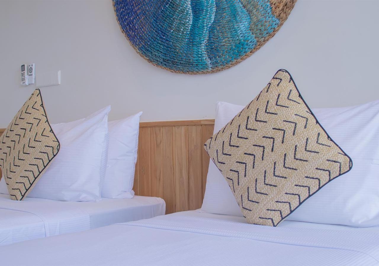 Stone Beach Club Dhiffushi Bagian luar foto